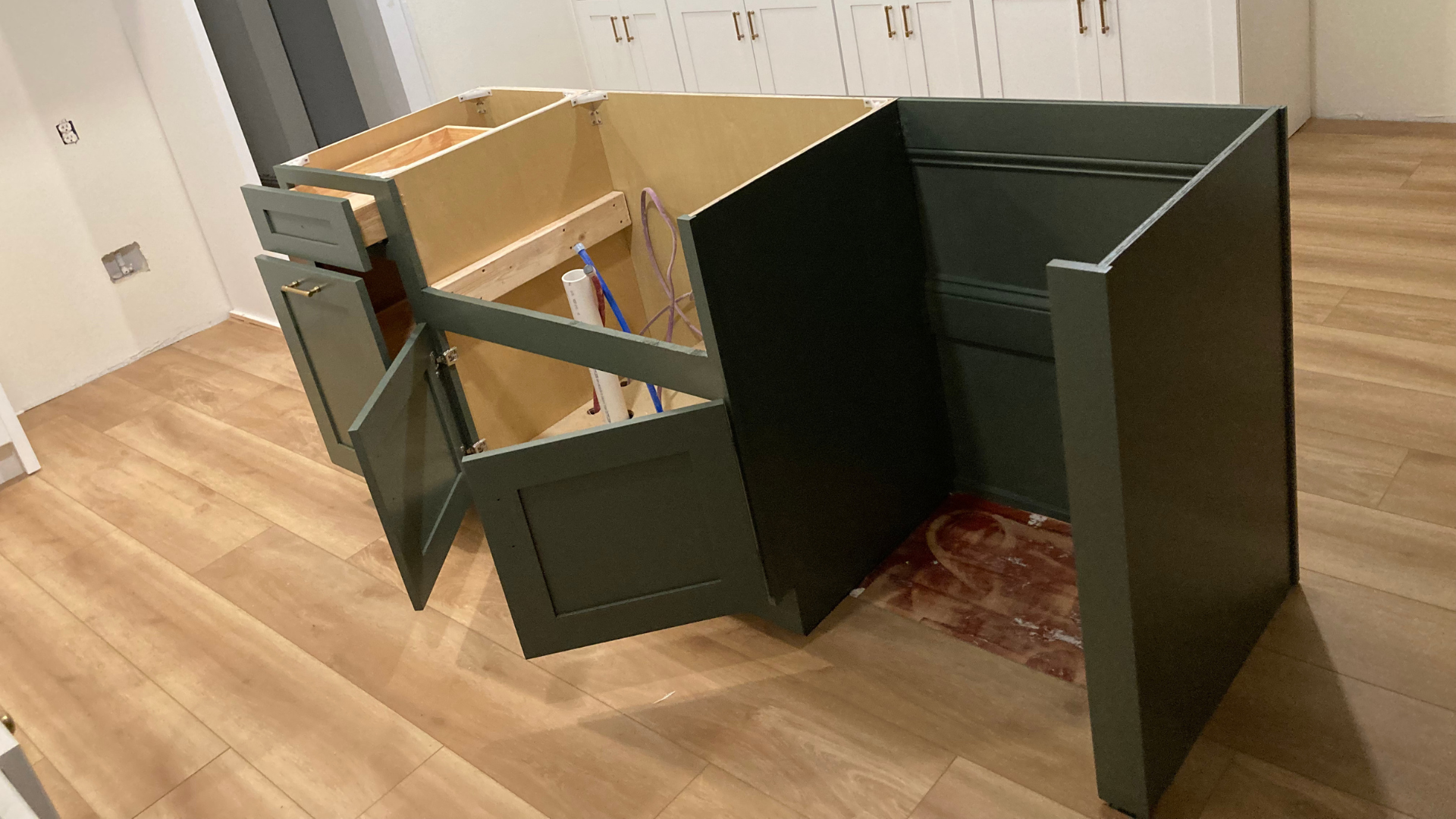 Custom Cabinet Finish - Specialized cabinet painting and refinishing