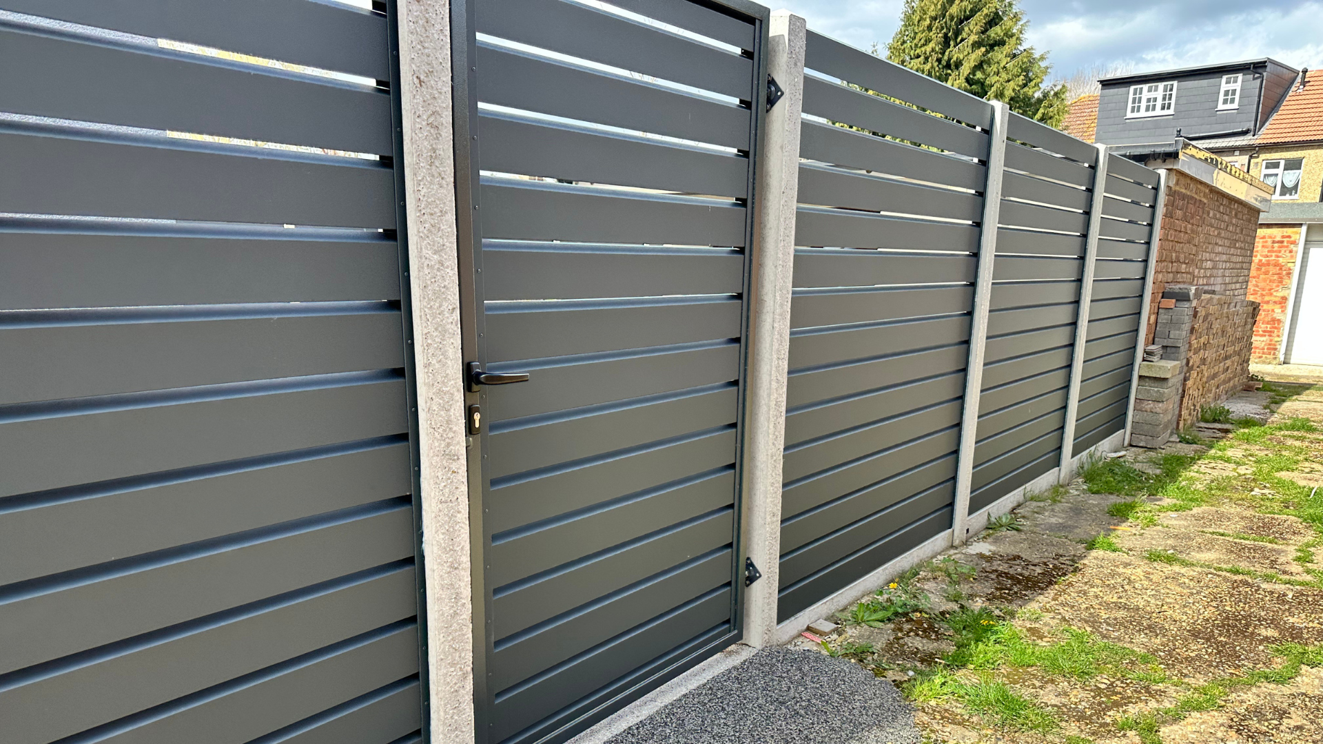 Fence Painting Service - Wooden fence painting and staining